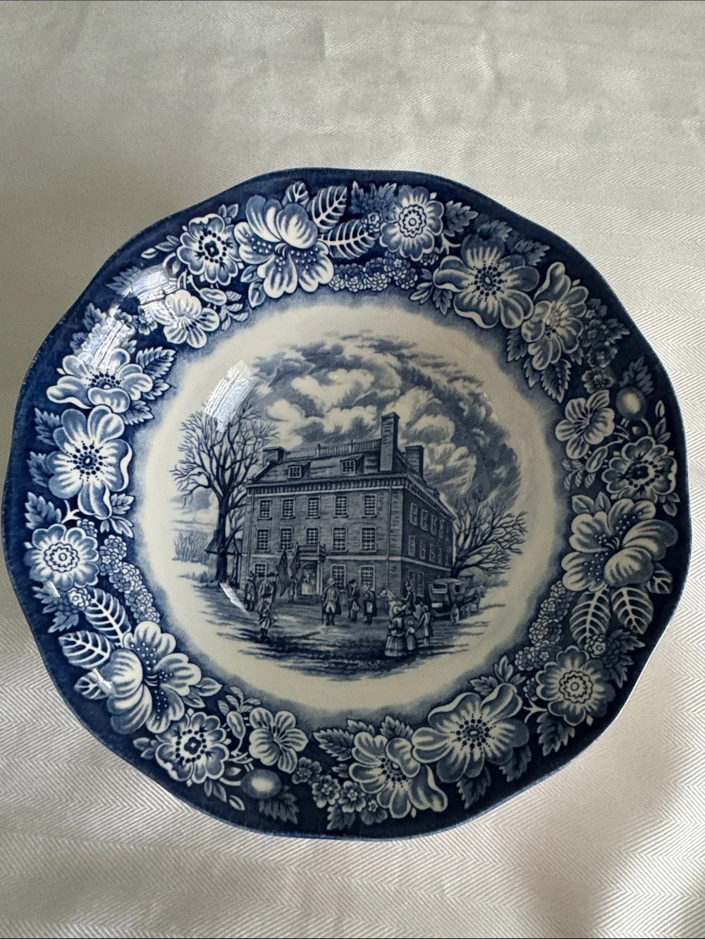 1970 Liberty Blue Floral Vintage-Style Decorative bowl Plate